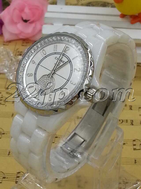 シャネル時計背面デザイン